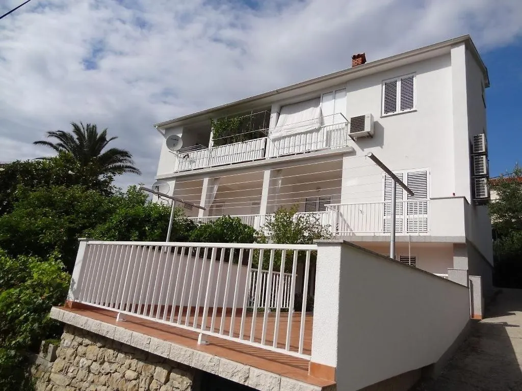 Apartments With A Parking Space Rab - 16359 Banjol